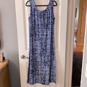 Maxi Dress in beautiful blue pattern.